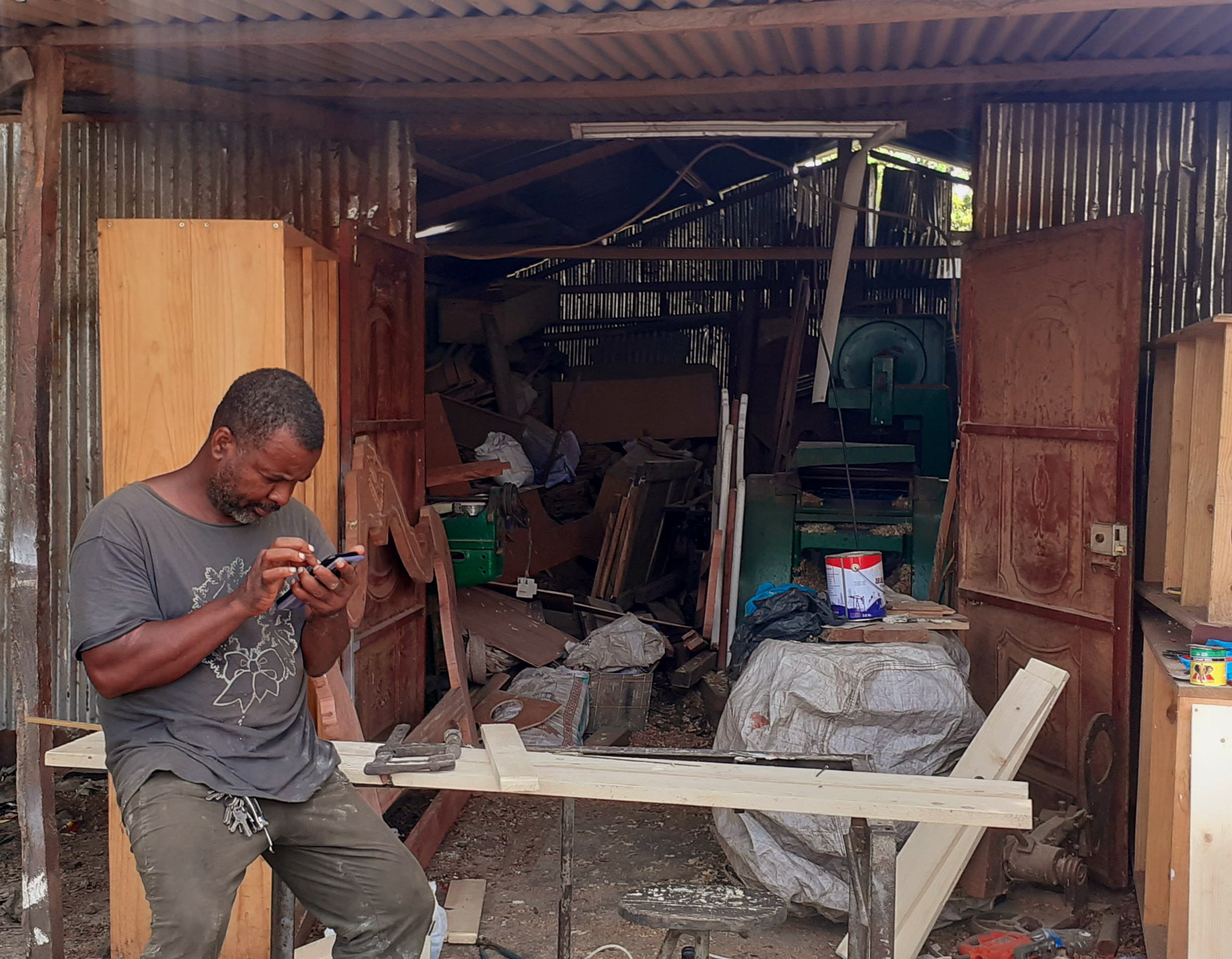 Atelier Menuiserie, Tapisserie & soudure Mangrove